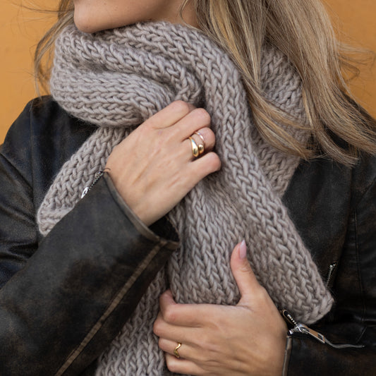 DIY kit: Knitted scarf