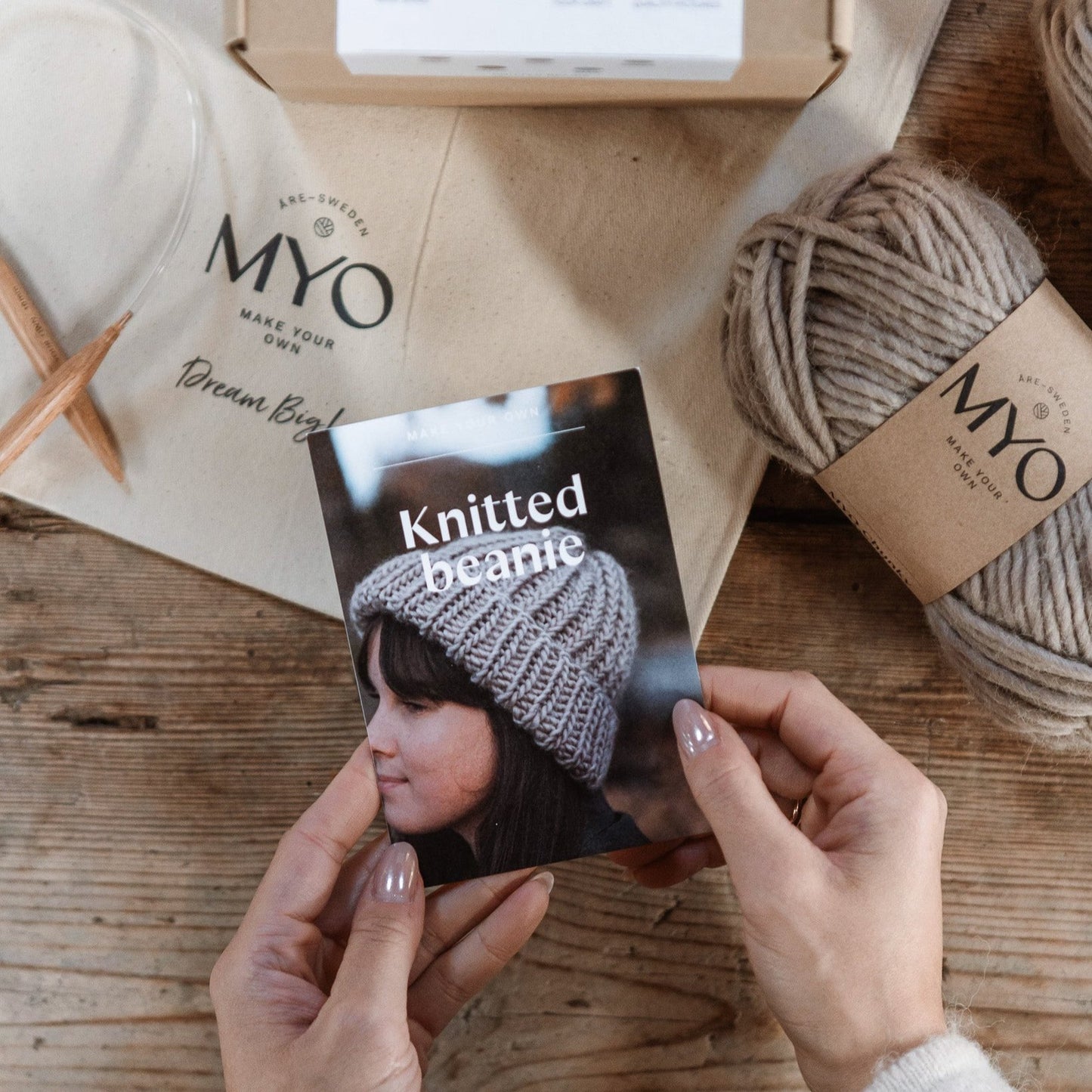 DIY-kit: Stickad mössa