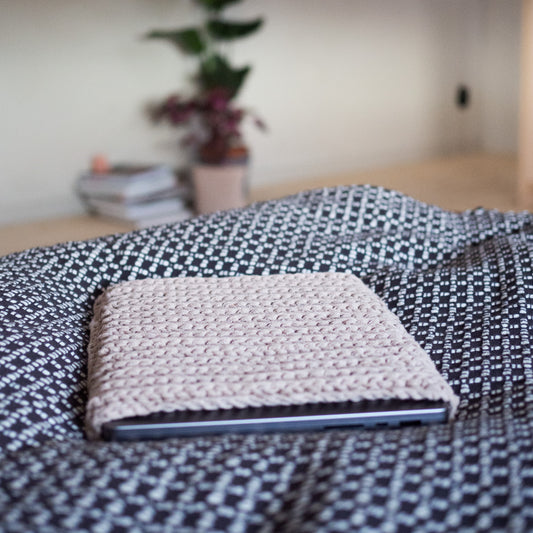 DIY kit: Crocheted laptop case