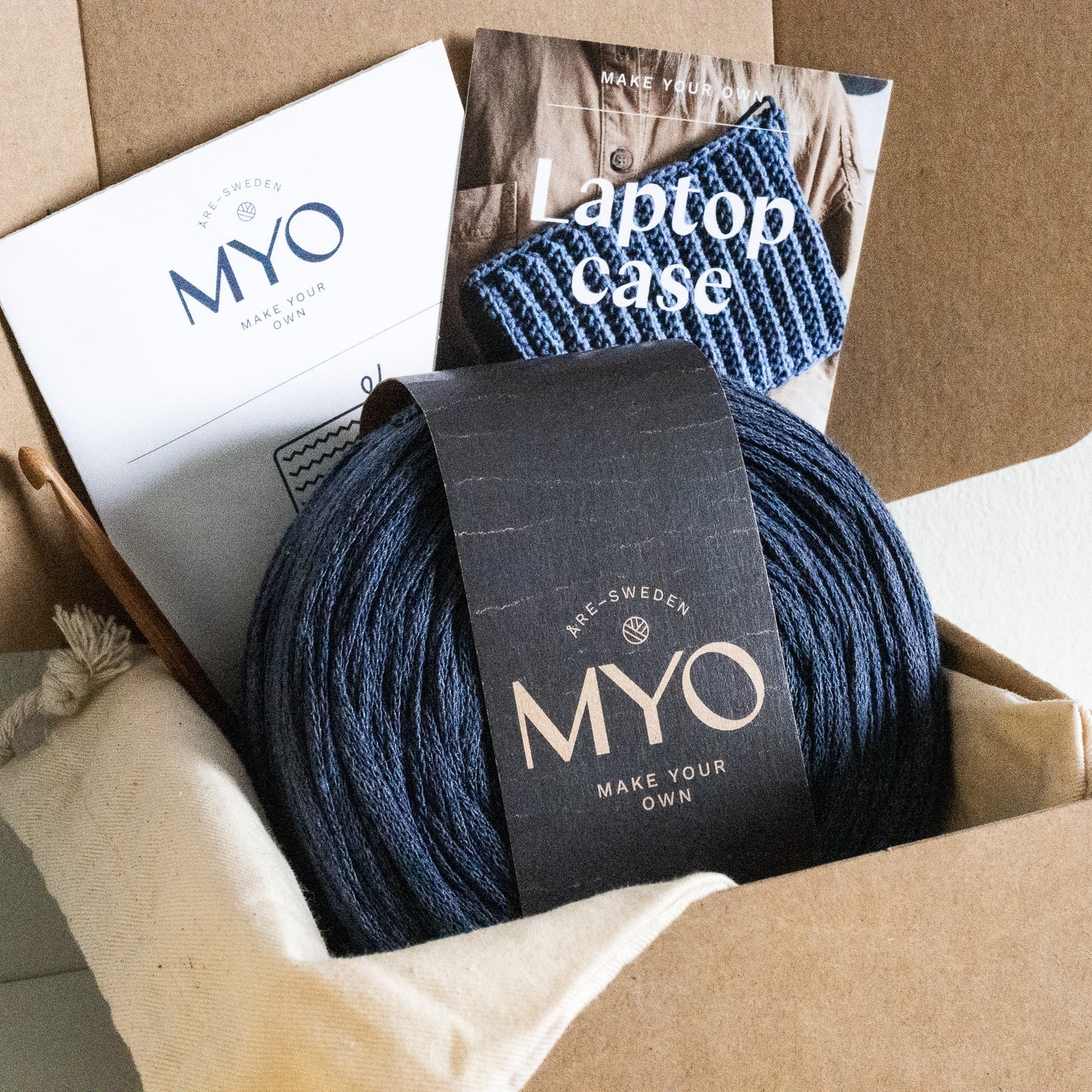 GIFT BOX: Crocheted laptop case