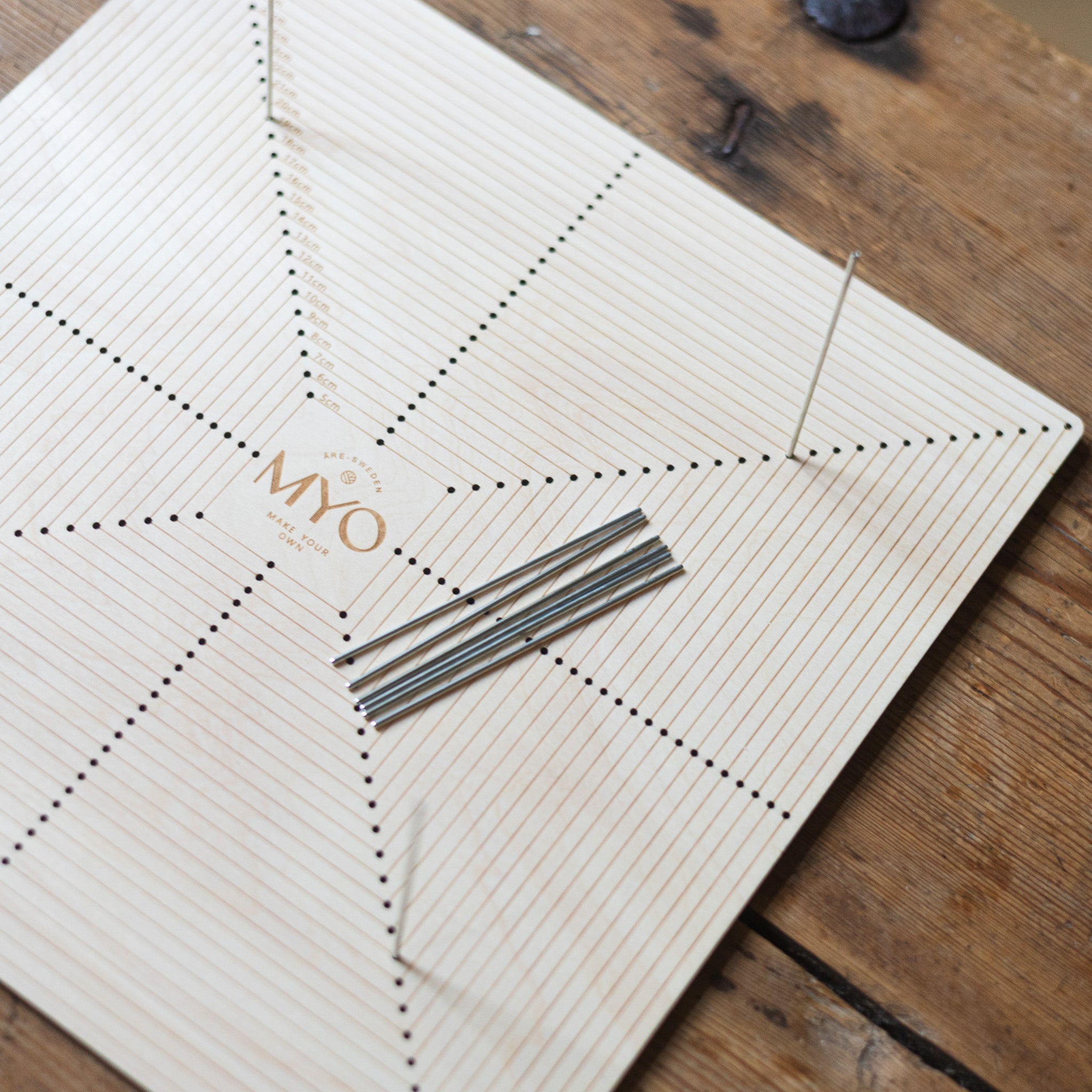MYO Wooden block plate with 8 pegs