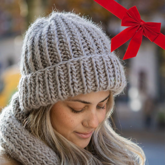 GIFT BOX: Knitted hat