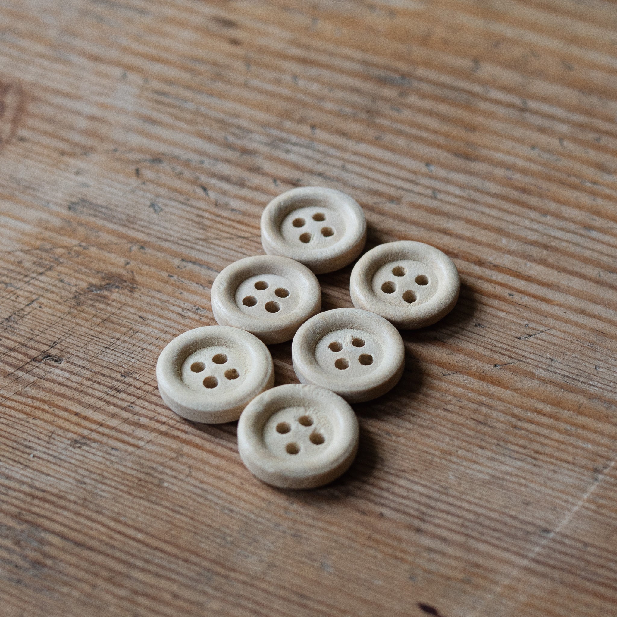Houten knopen 6 stuks, verschillende maten