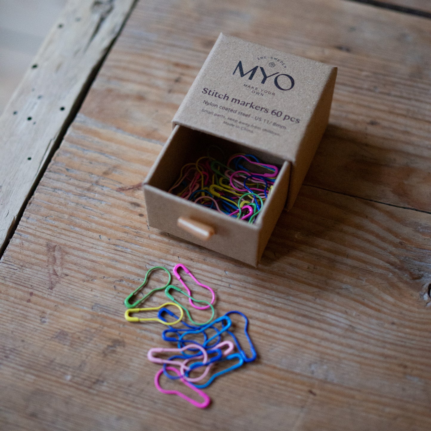 Stick markers / Safety pins