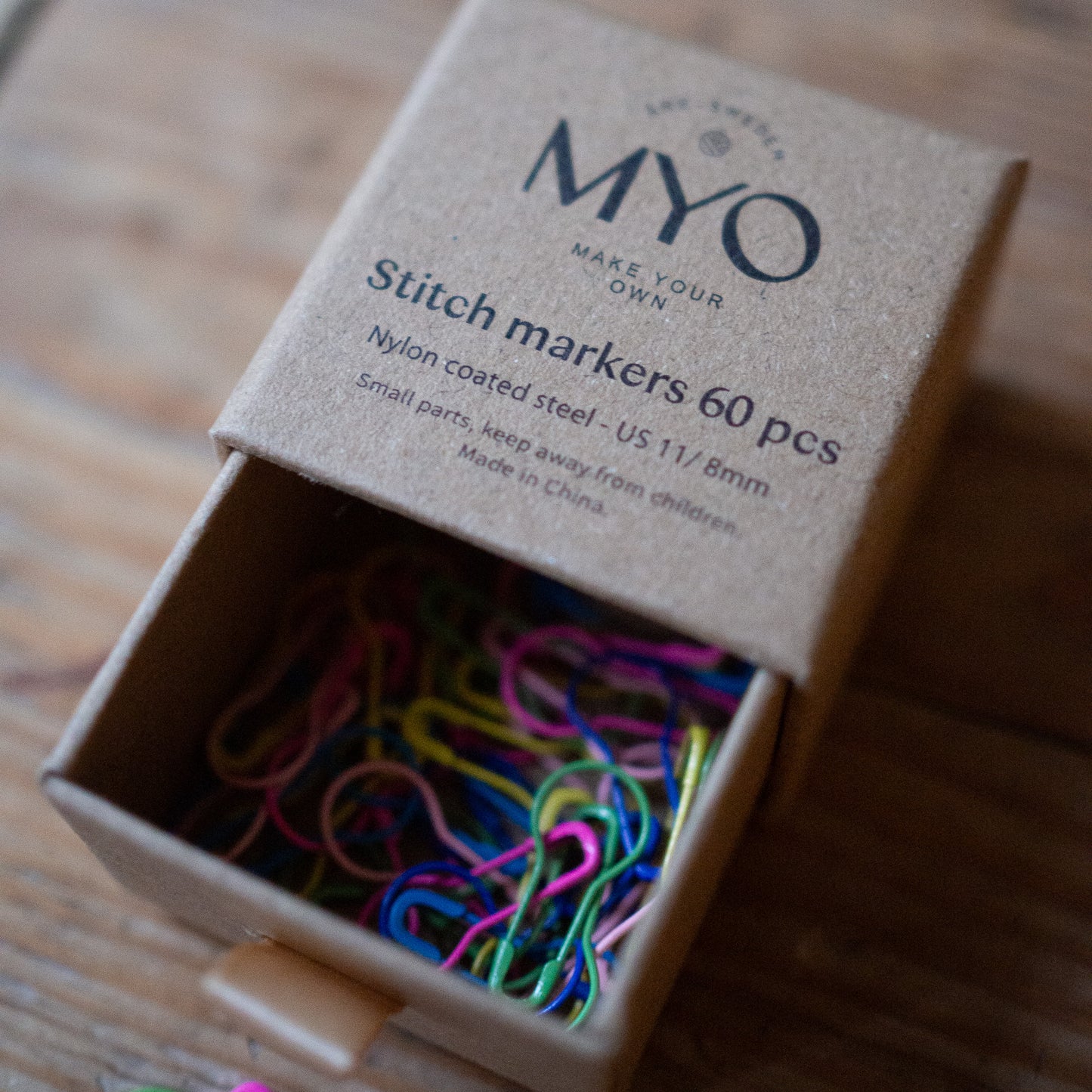 Stick markers / Safety pins